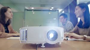 Tại sao nên sở hữu một chiếc máy chiếu thông minh?