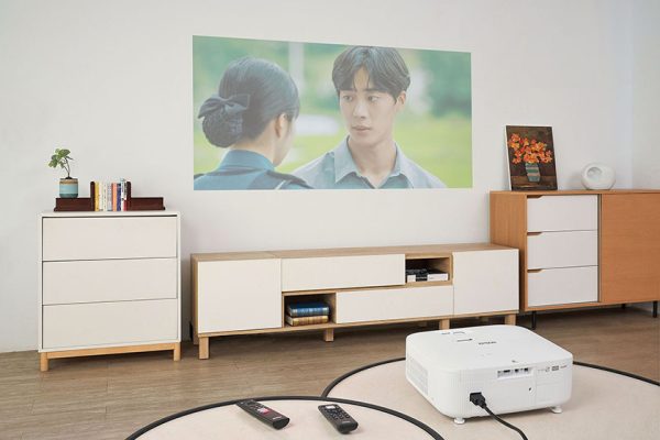 Những mẫu máy chiếu giải trí gia đình đáng mua hiện nay